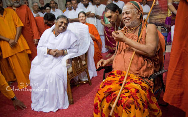 Jayendra Saraswathi Swamigal visits Amma