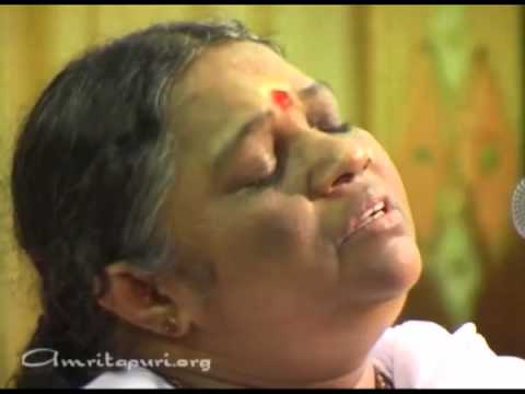 Amma, Mata Amritanandamayi Devi singing Lokah Samastha Sukhino Bhavanthu