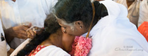 amma geeft darshan