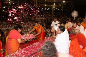 amma throwing red flowers